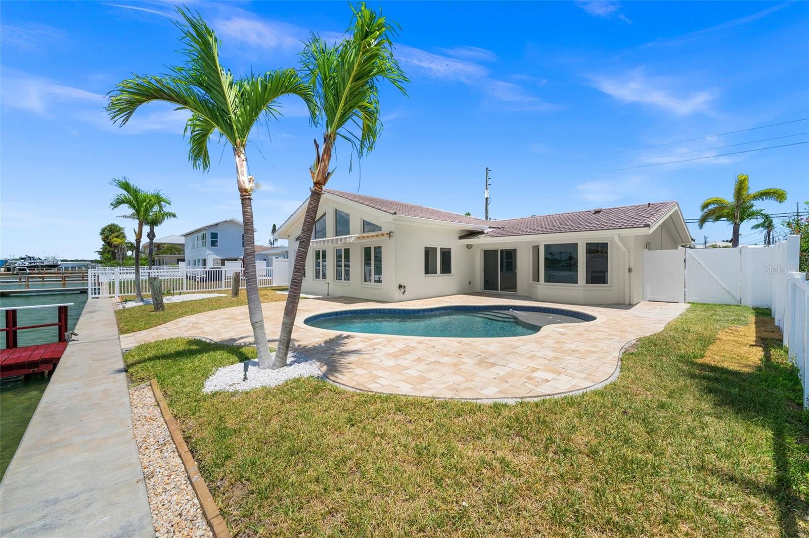 Listing photo id 13 for 600 115th Avenue