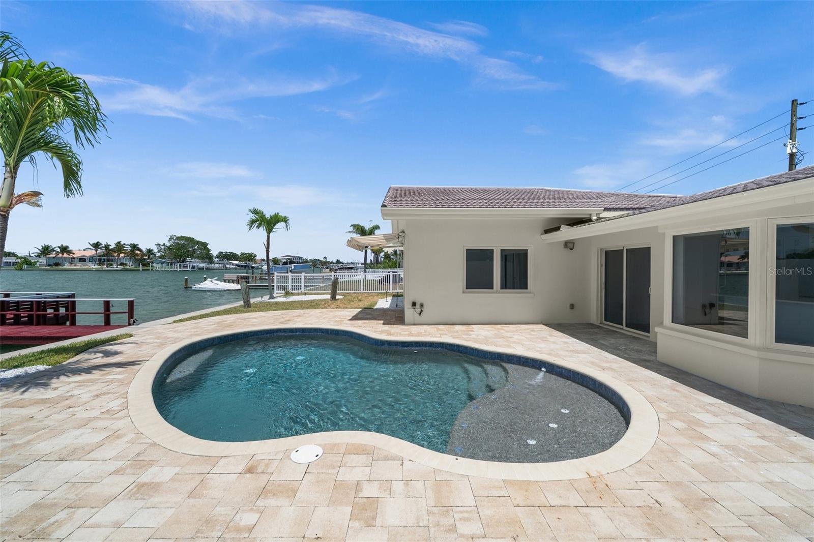 Listing photo id 14 for 600 115th Avenue