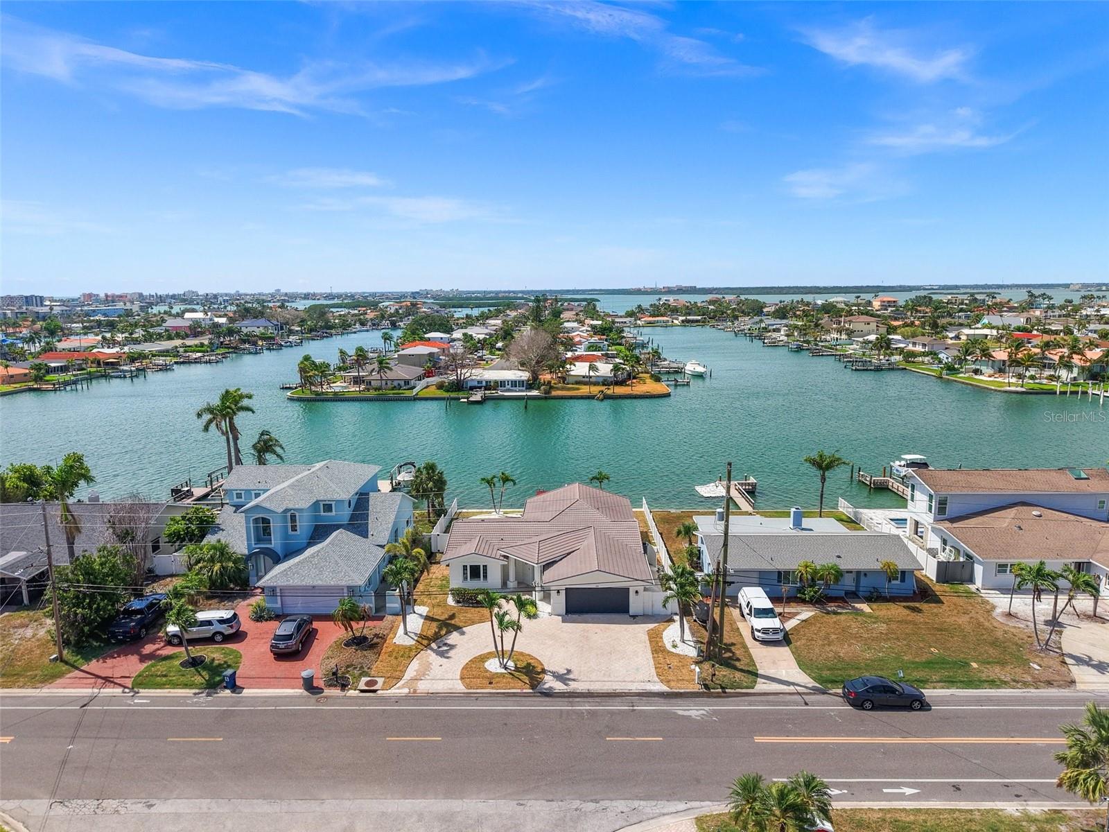 Listing photo id 0 for 600 115th Avenue