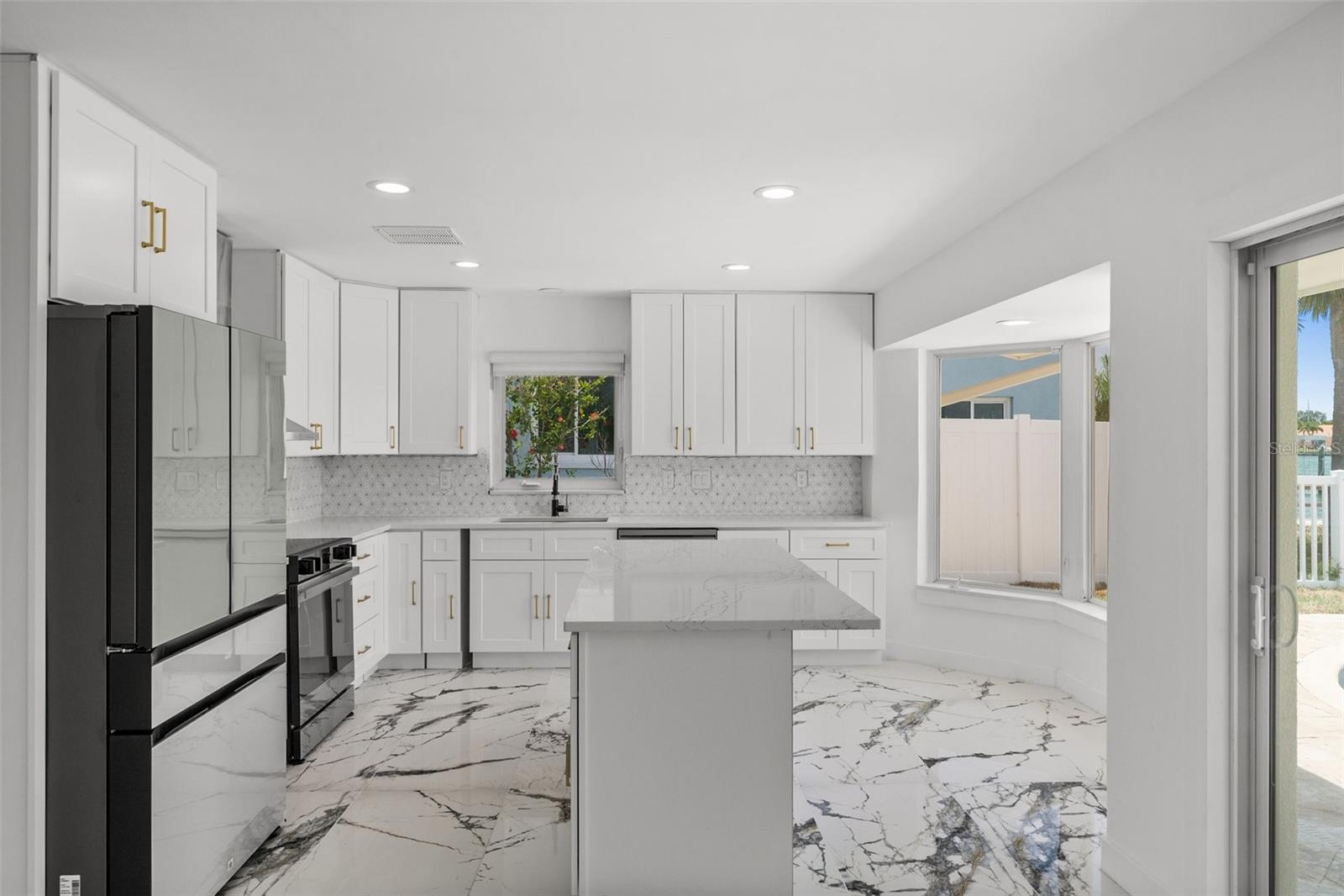 Listing photo id 18 for 600 115th Avenue