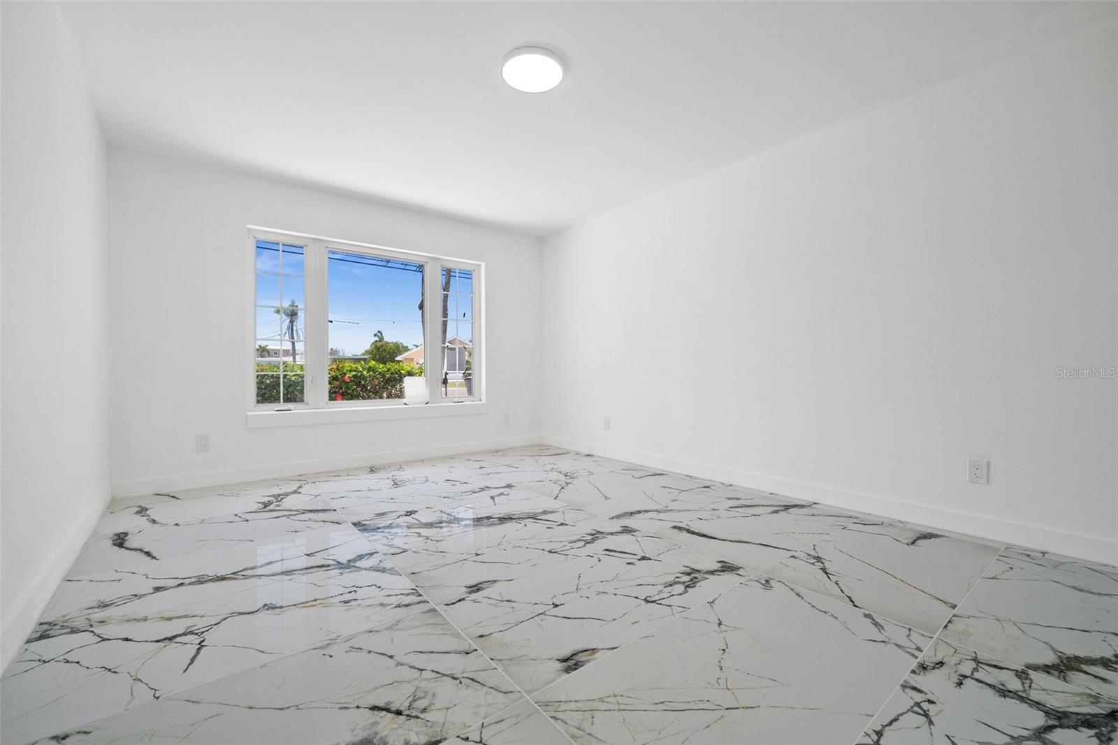 Listing photo id 19 for 600 115th Avenue