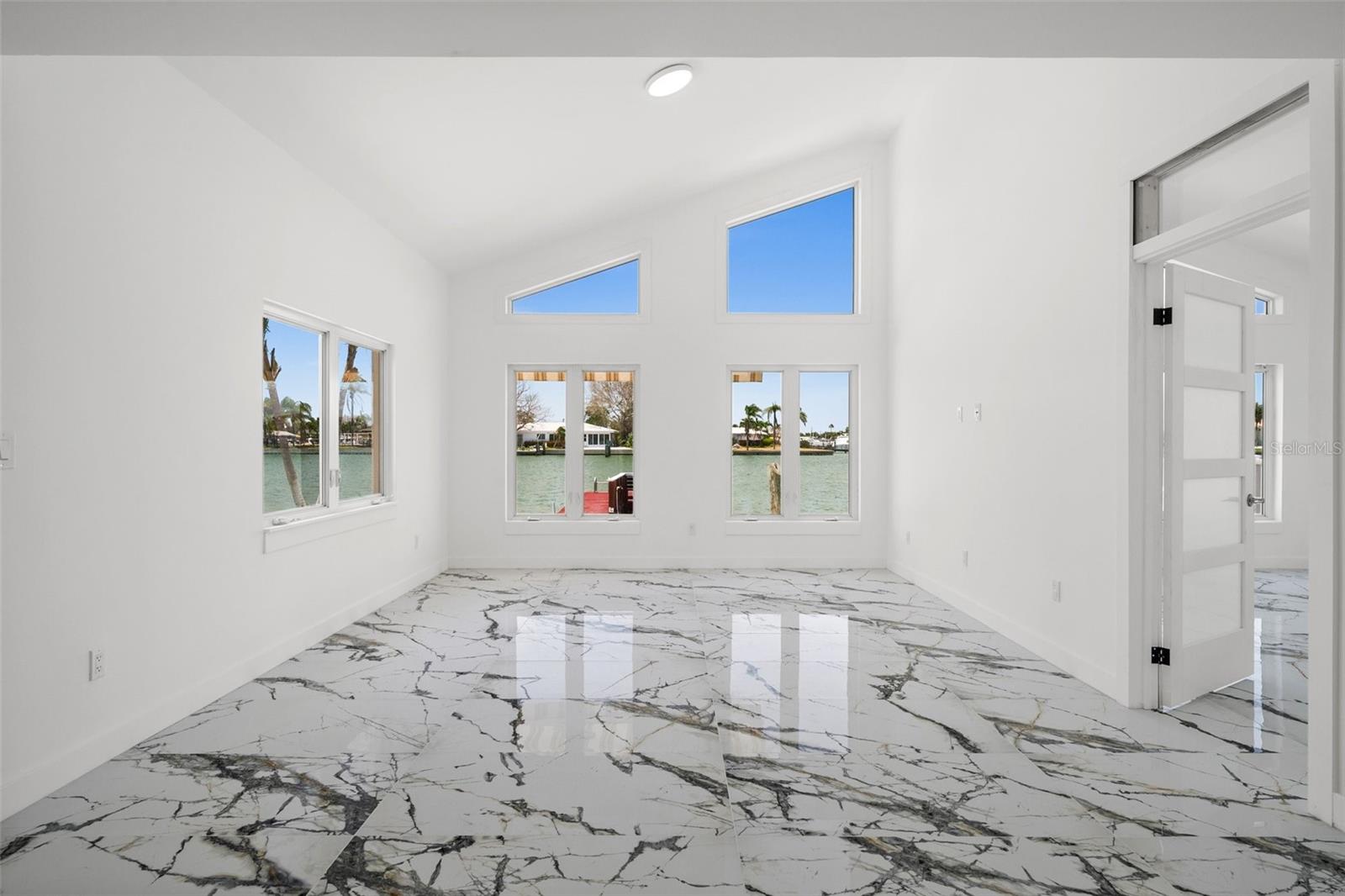 Listing photo id 24 for 600 115th Avenue