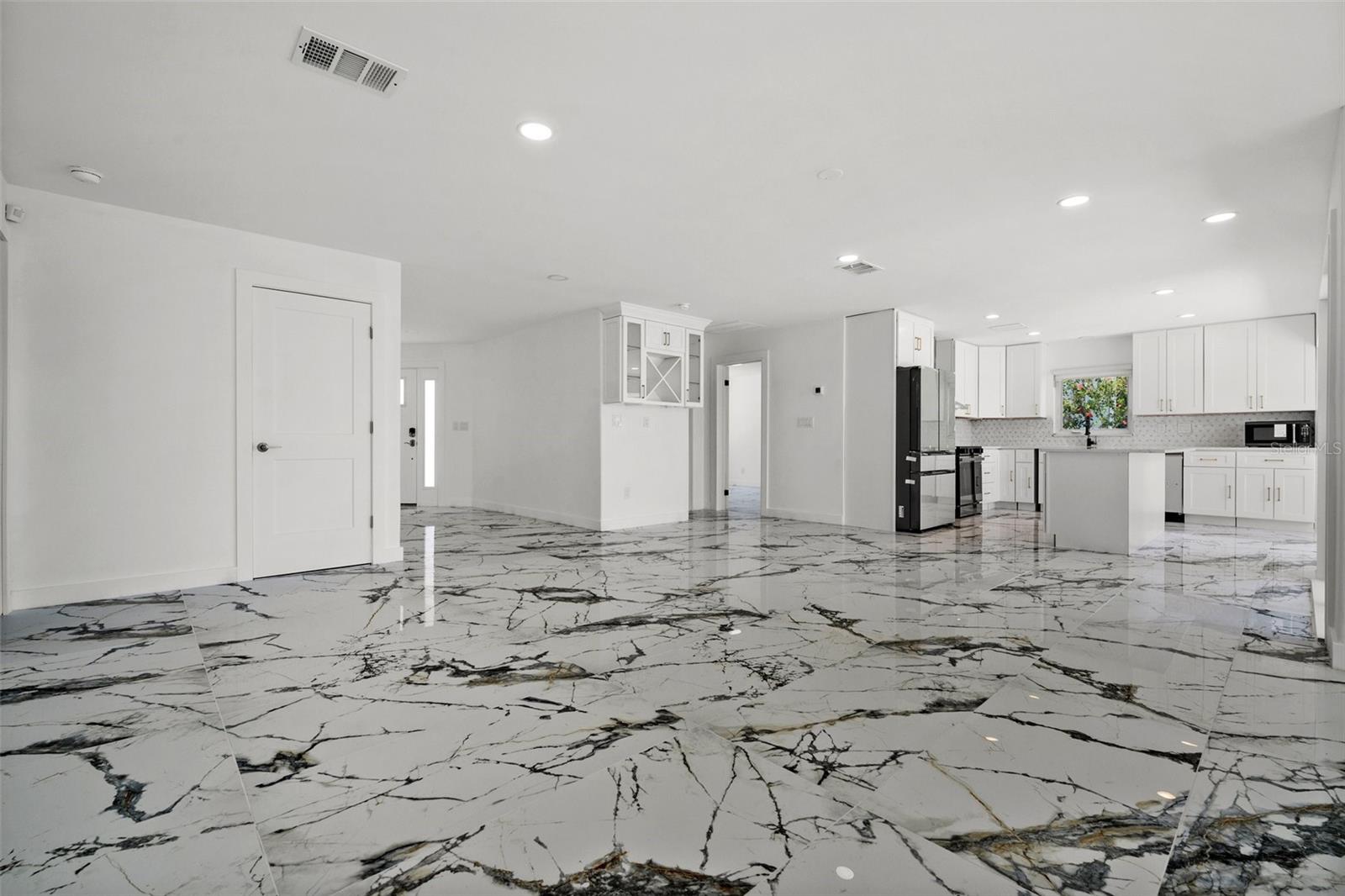 Listing photo id 25 for 600 115th Avenue