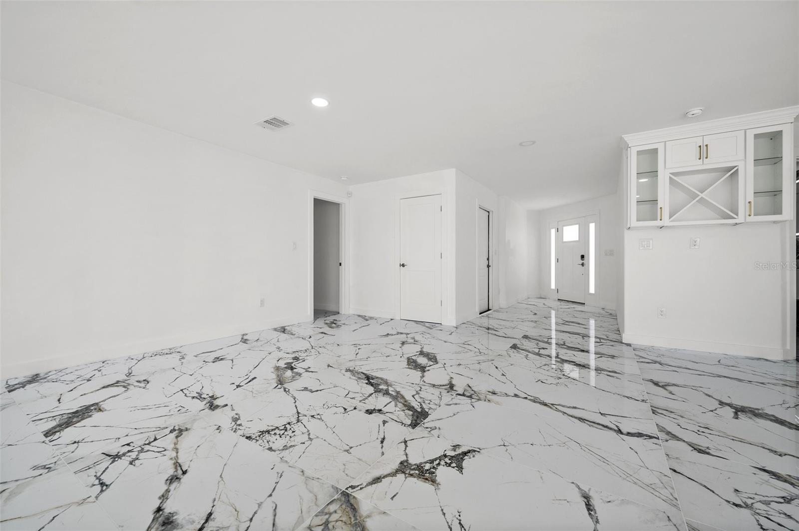 Listing photo id 26 for 600 115th Avenue