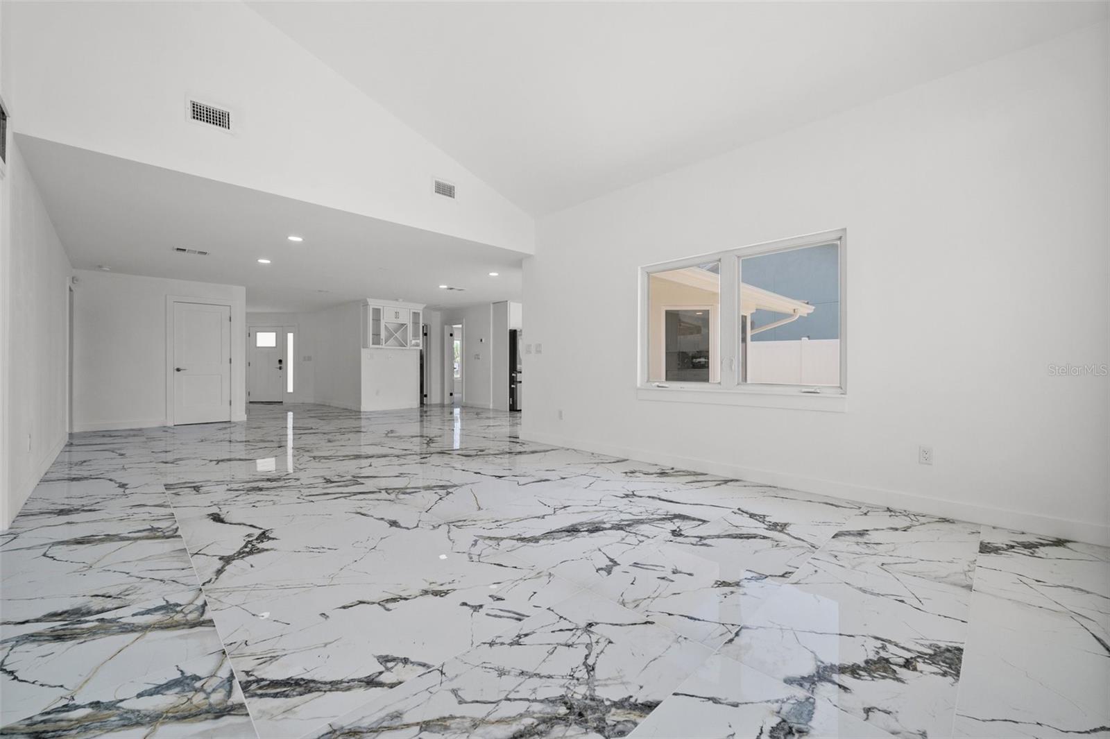 Listing photo id 27 for 600 115th Avenue