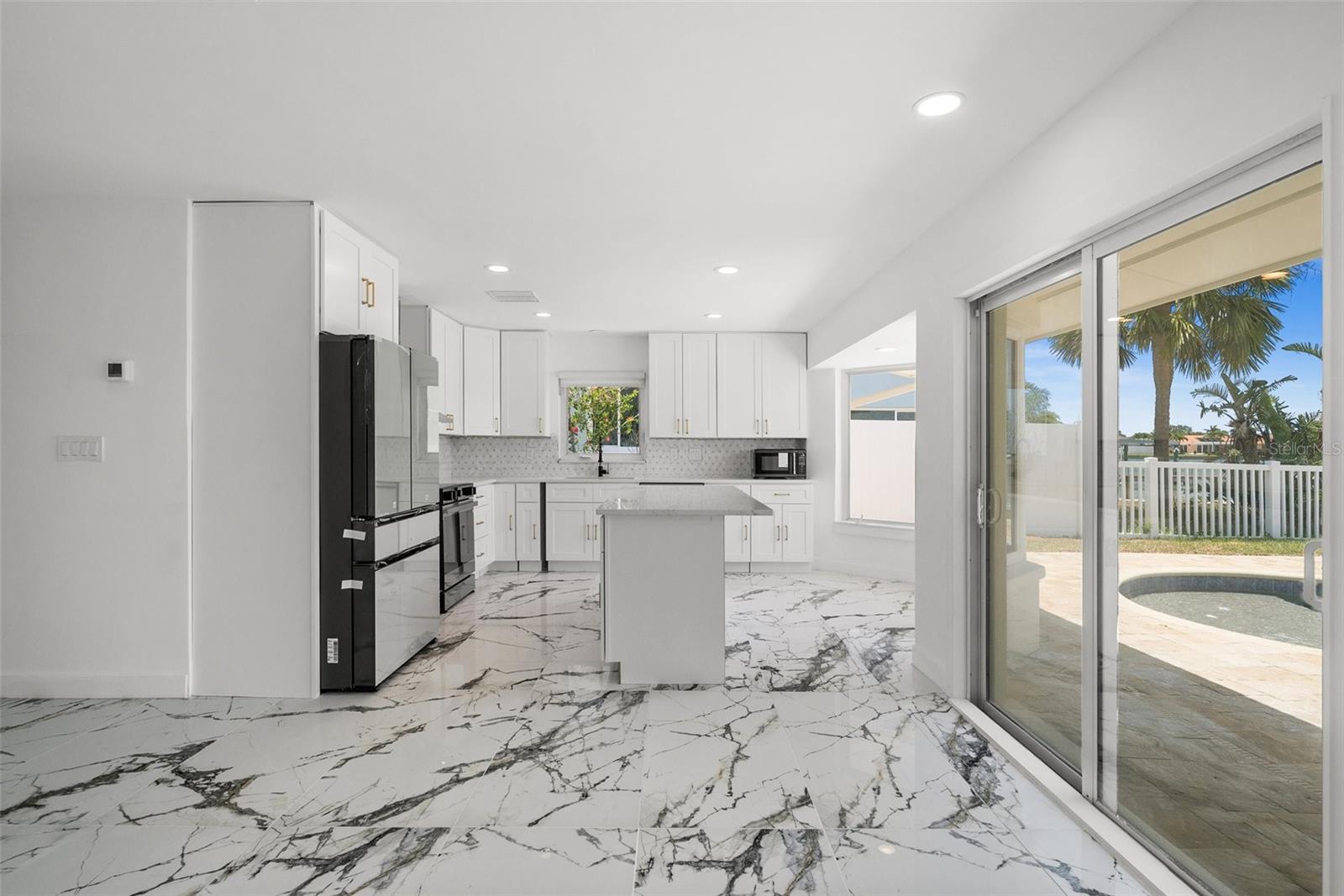 Listing photo id 28 for 600 115th Avenue