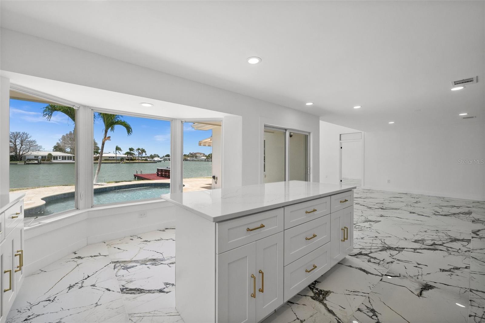 Listing photo id 29 for 600 115th Avenue