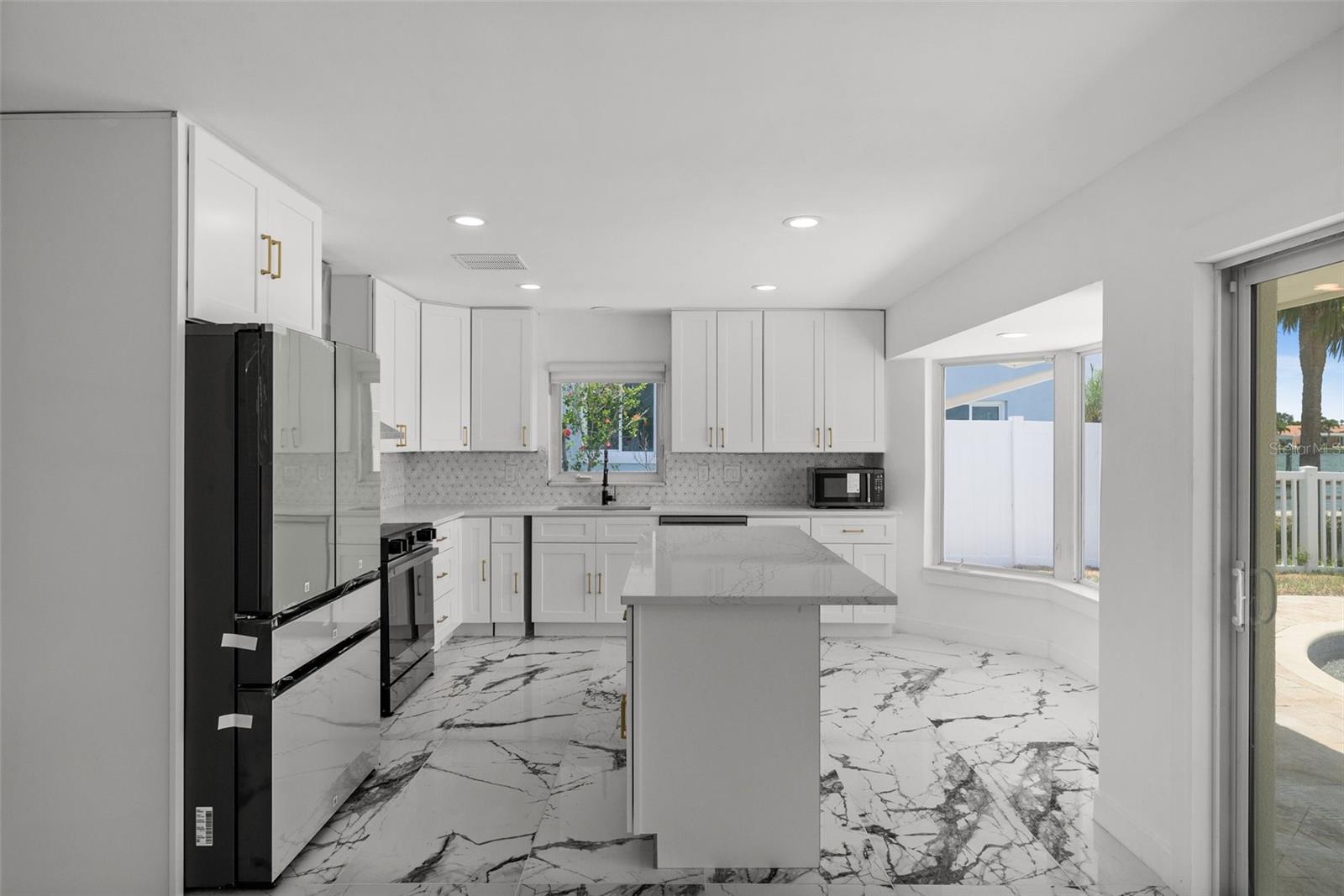 Listing photo id 31 for 600 115th Avenue