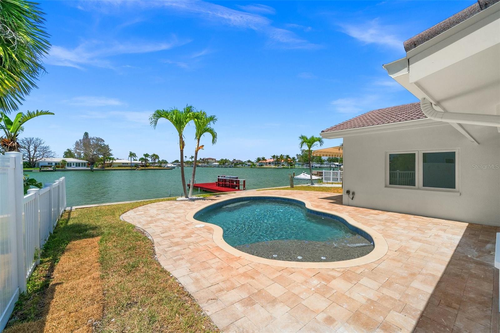 Listing photo id 44 for 600 115th Avenue