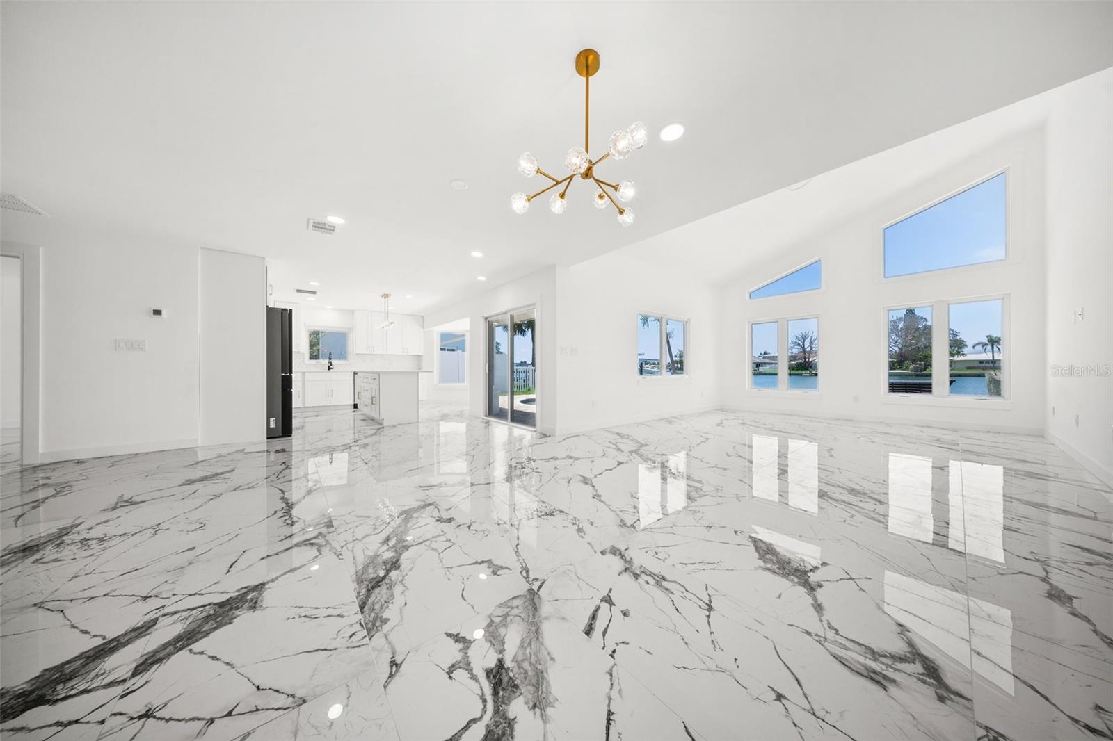 Listing photo id 51 for 600 115th Avenue