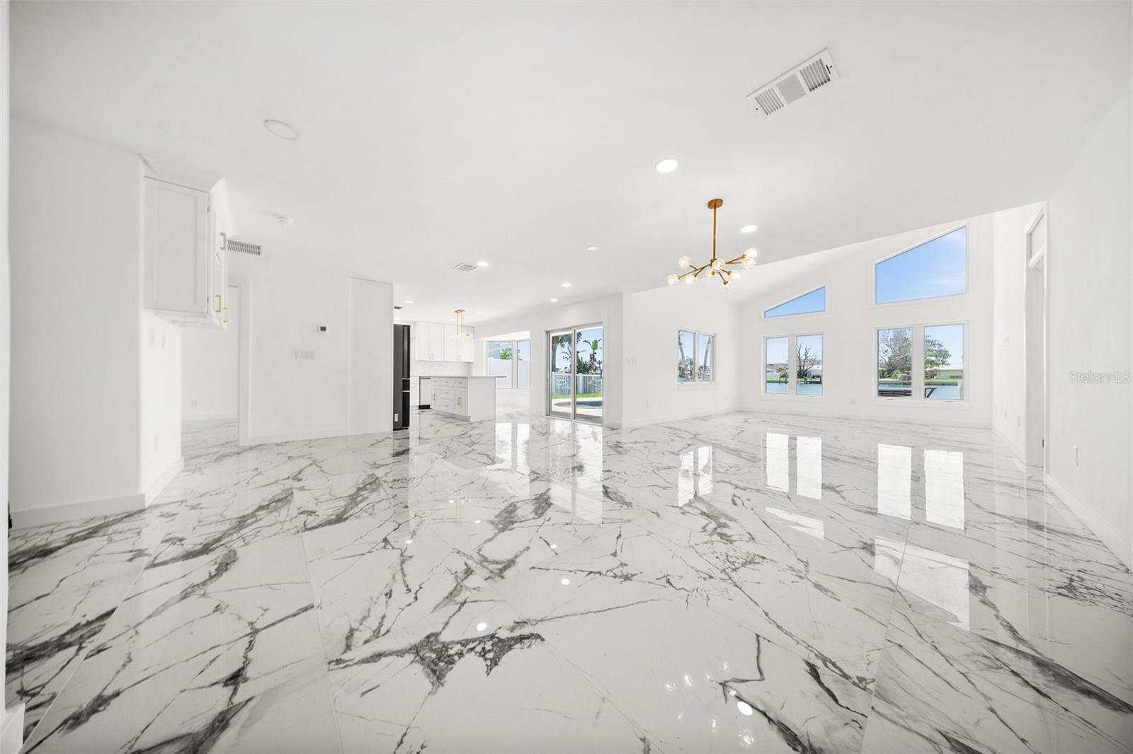 Listing photo id 52 for 600 115th Avenue