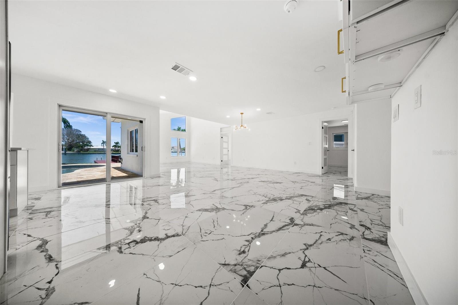 Listing photo id 54 for 600 115th Avenue