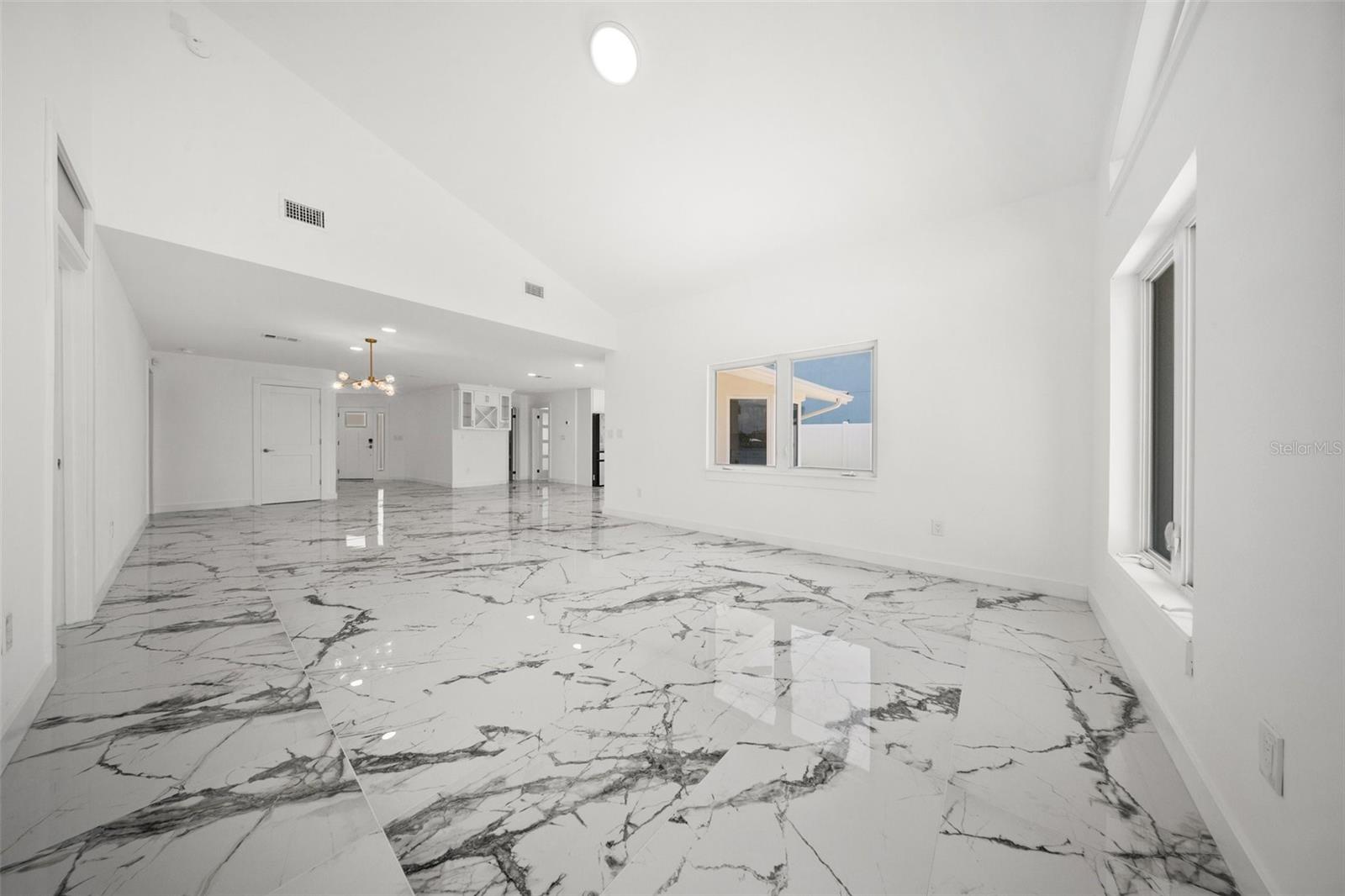 Listing photo id 60 for 600 115th Avenue