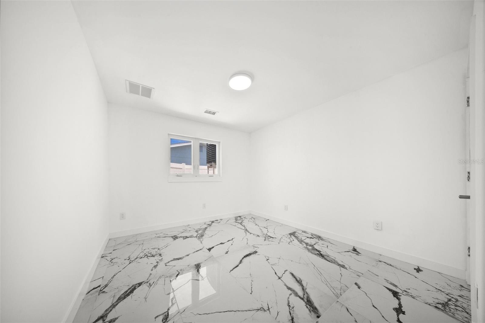 Listing photo id 66 for 600 115th Avenue