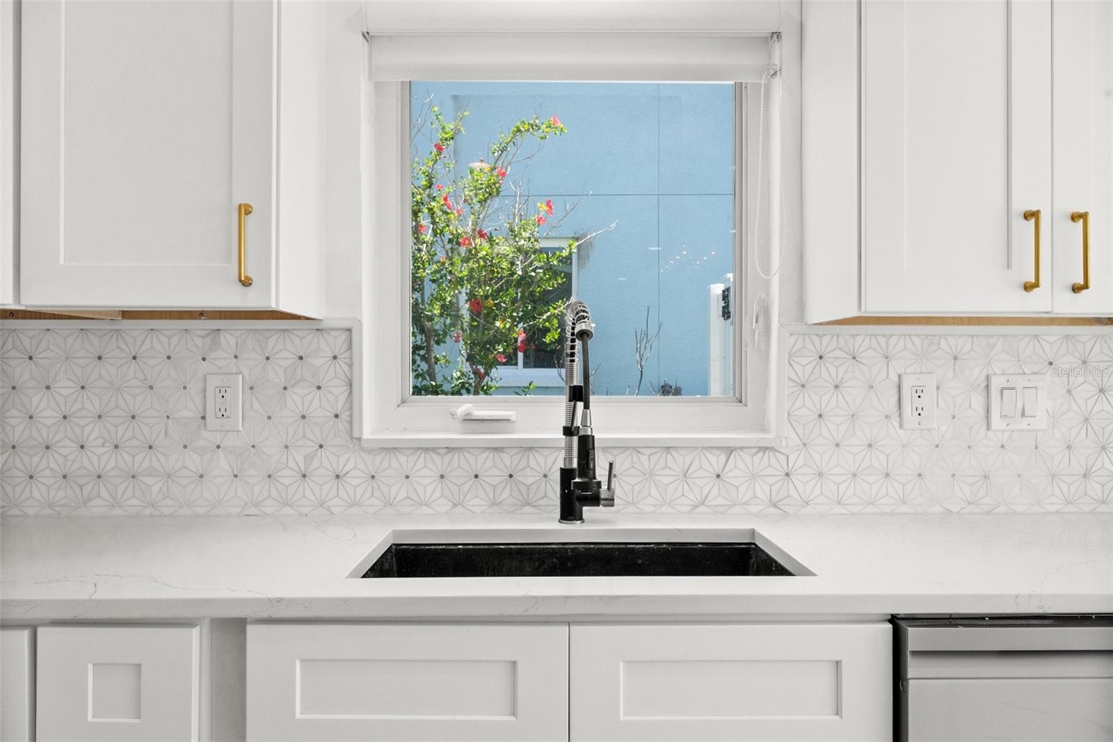 Listing photo id 74 for 600 115th Avenue