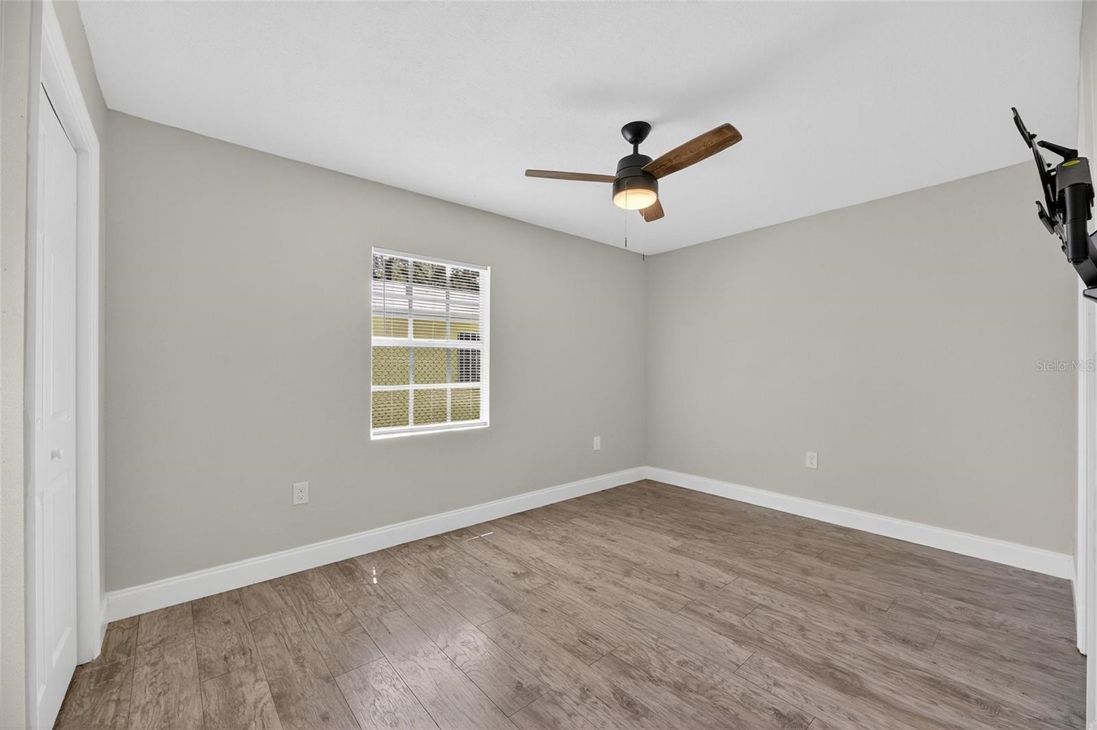 Listing photo id 10 for 3409 Comanche Avenue