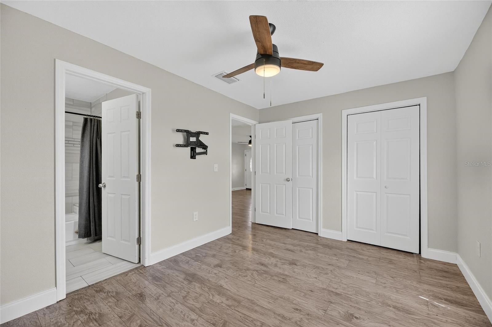 Listing photo id 12 for 3409 Comanche Avenue