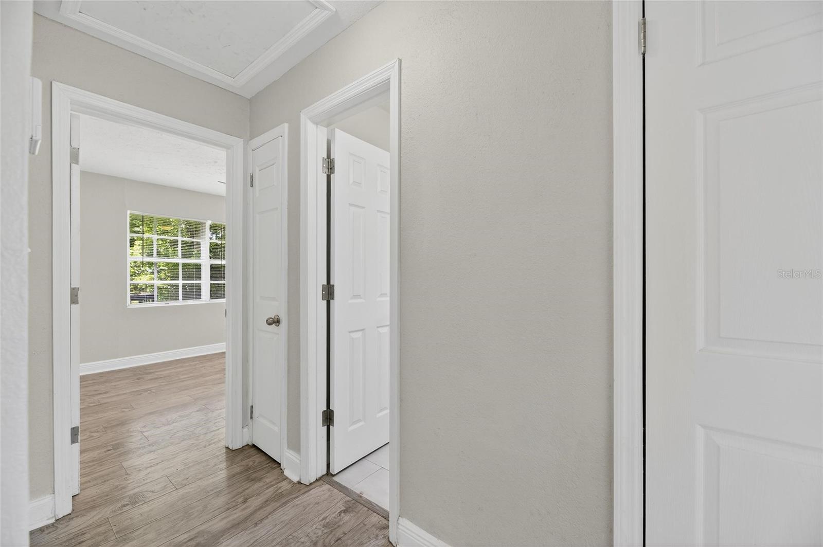 Listing photo id 15 for 3409 Comanche Avenue
