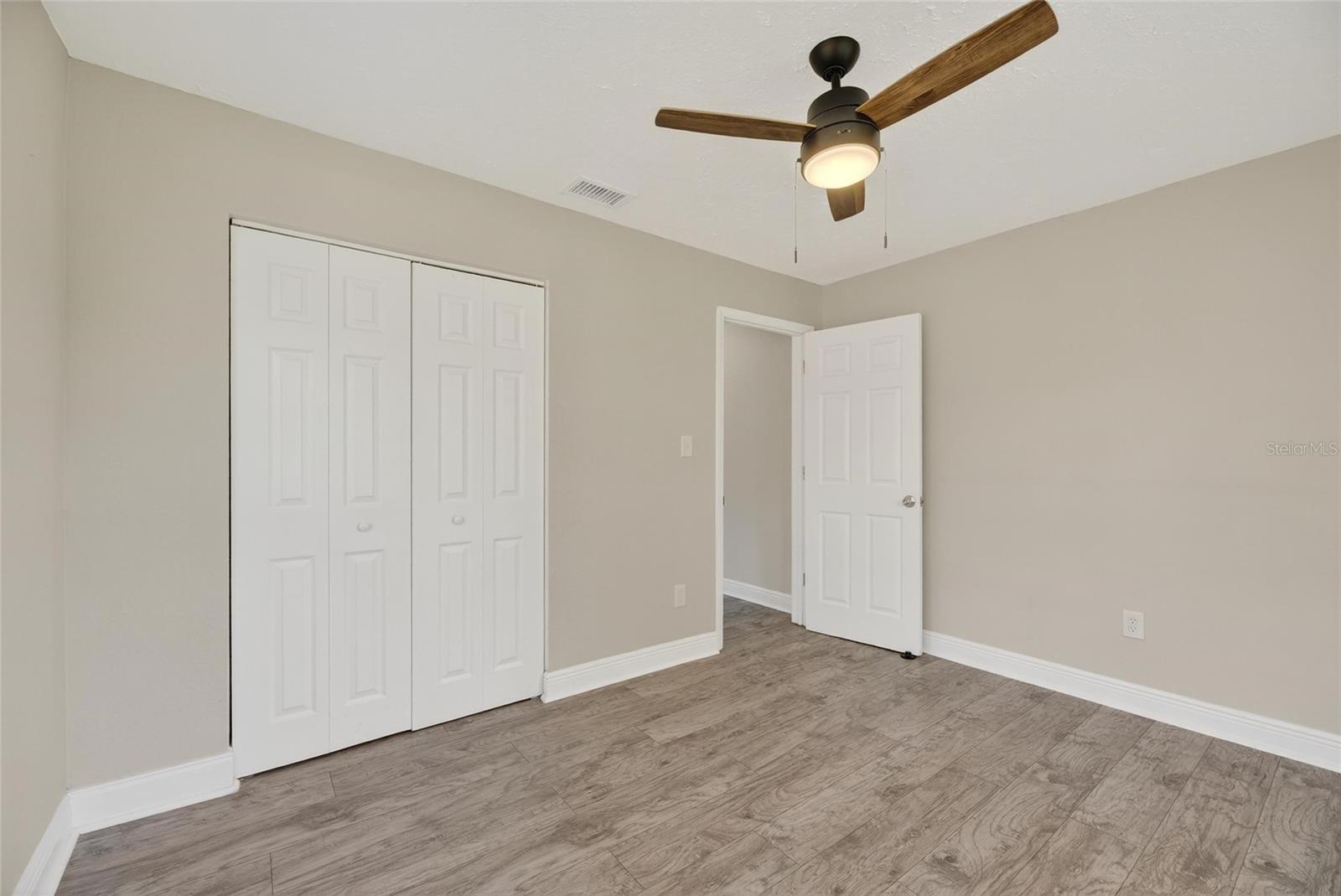Listing photo id 21 for 3409 Comanche Avenue