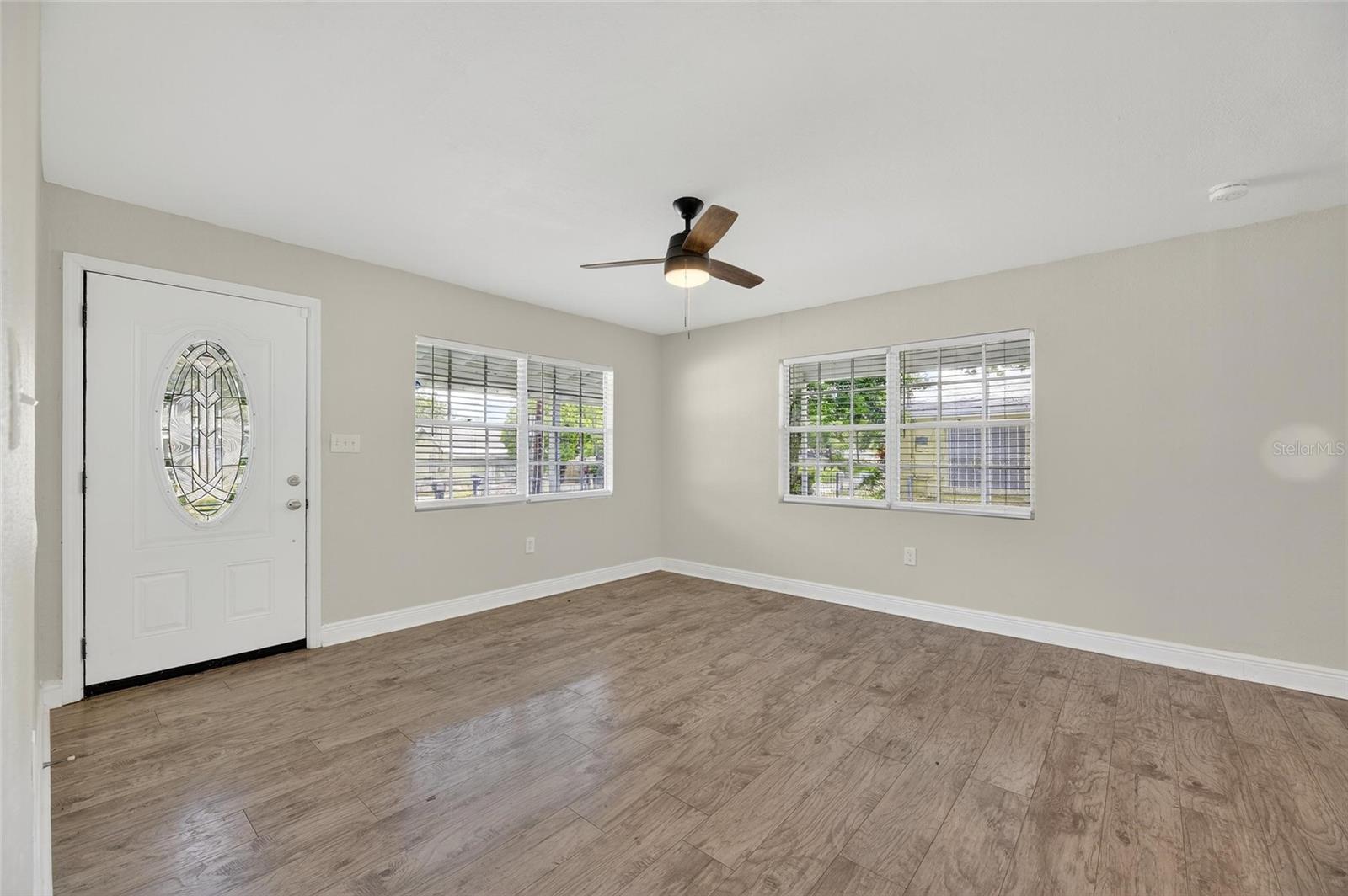 Listing photo id 5 for 3409 Comanche Avenue
