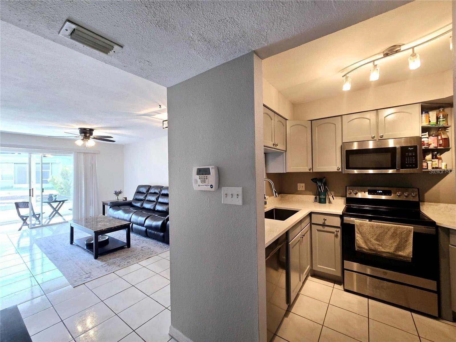 Image 4 of 33 For 6924 Stones Throw Circle N 8104