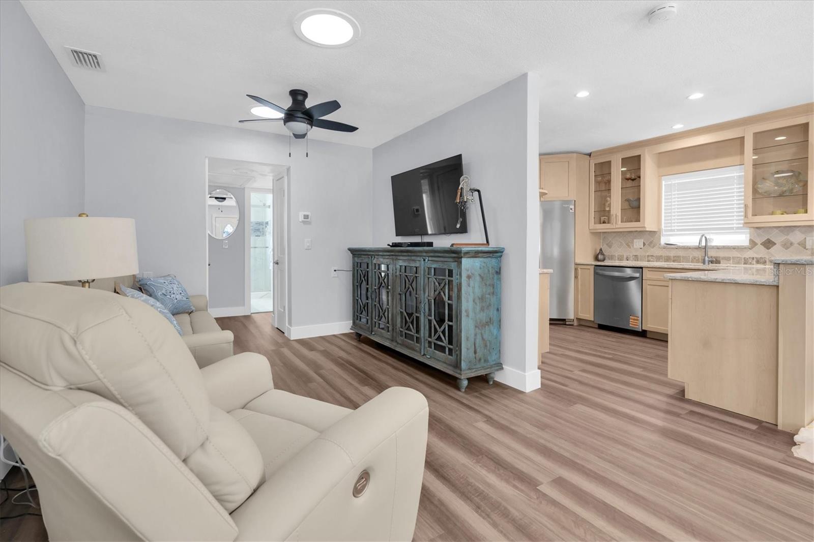 Image 9 of 32 For 528 77th Avenue