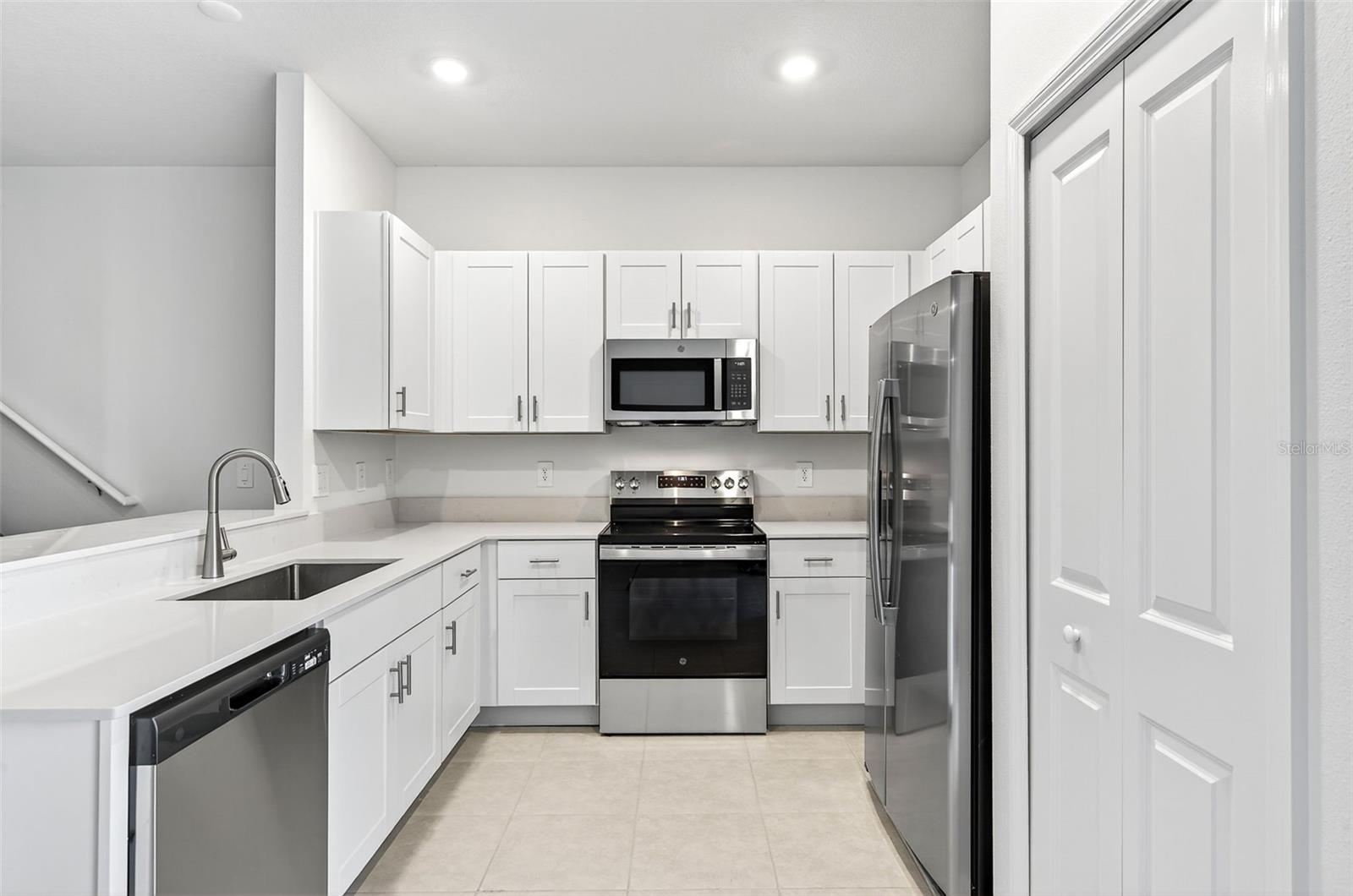 Image 11 of 41 For 11075 65th Terrace E