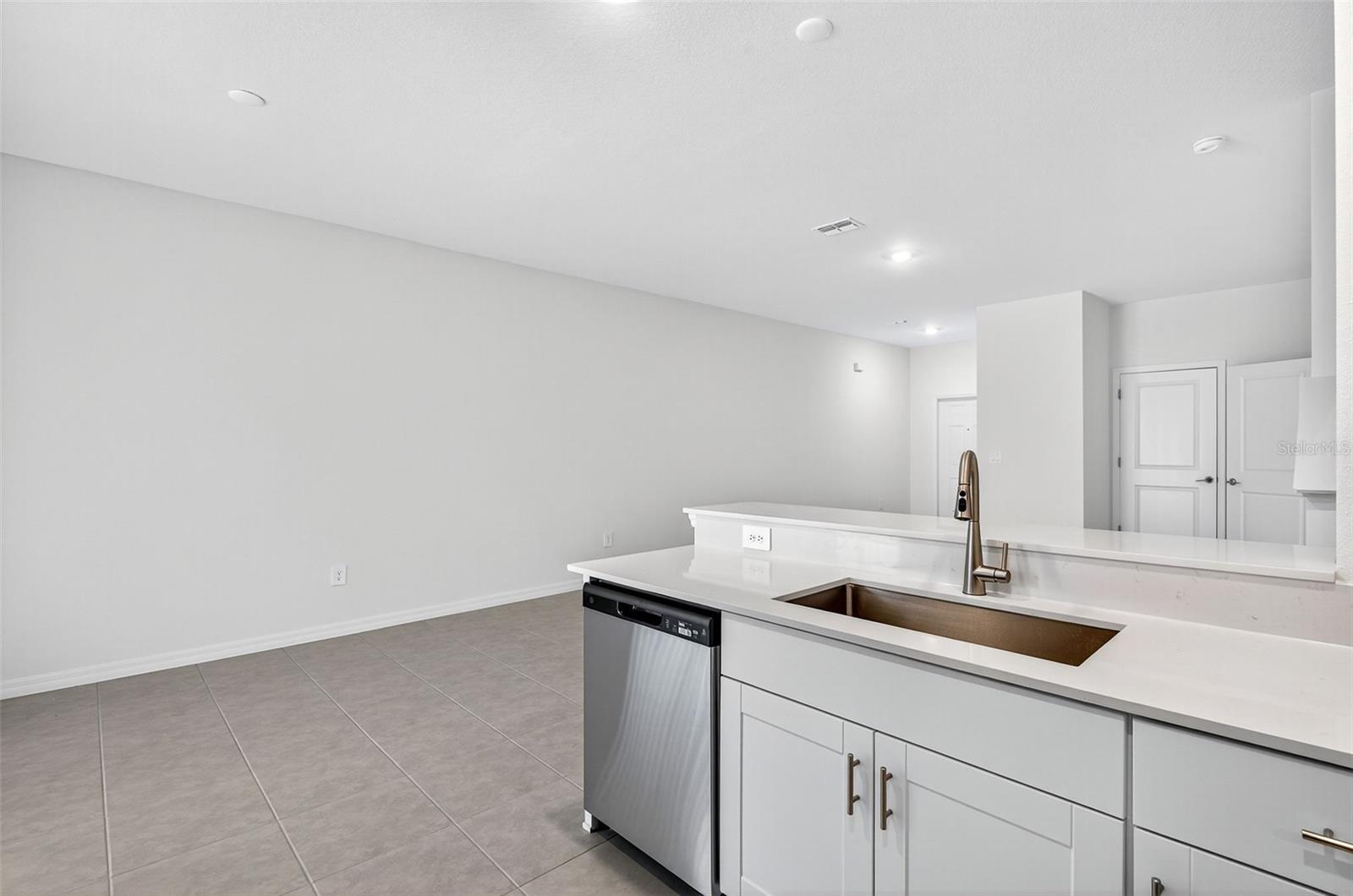 Image 13 of 41 For 11075 65th Terrace E