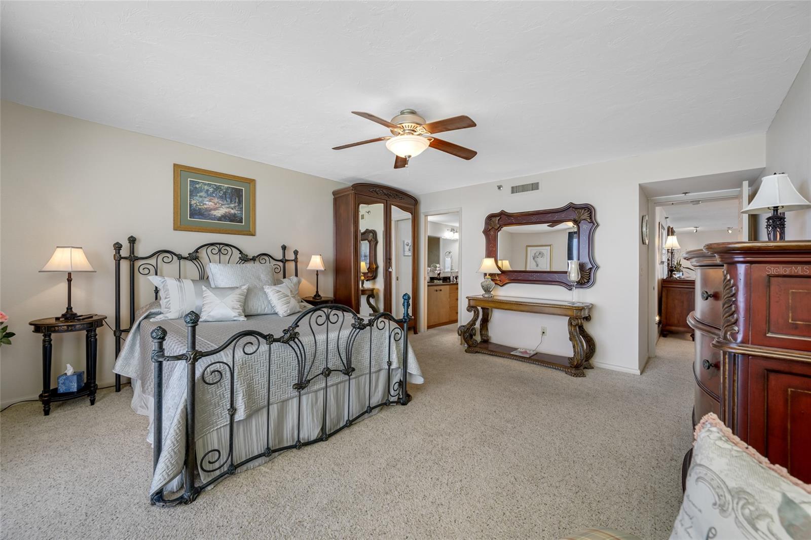 Image 33 of 81 For 1660 Gulf Boulevard 1001