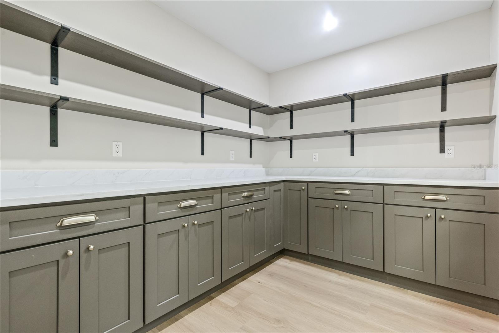 Image 10 of 31 For 731 38th Avenue N