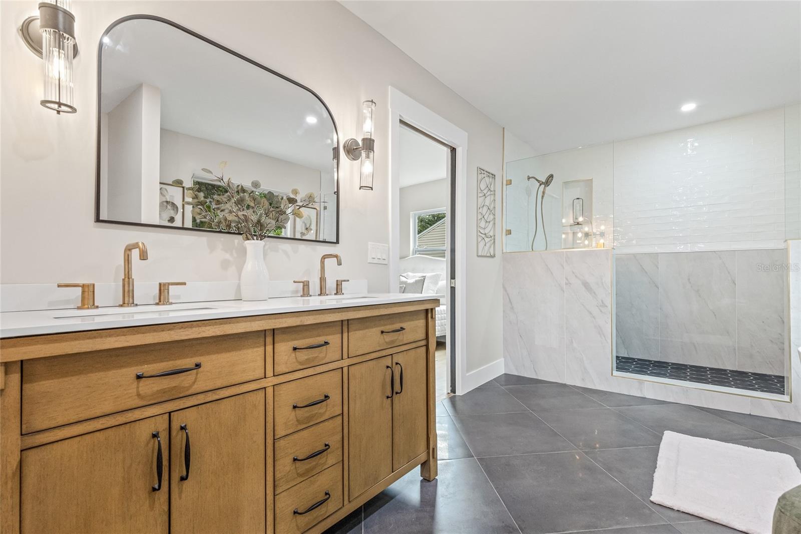 Image 16 of 31 For 731 38th Avenue N