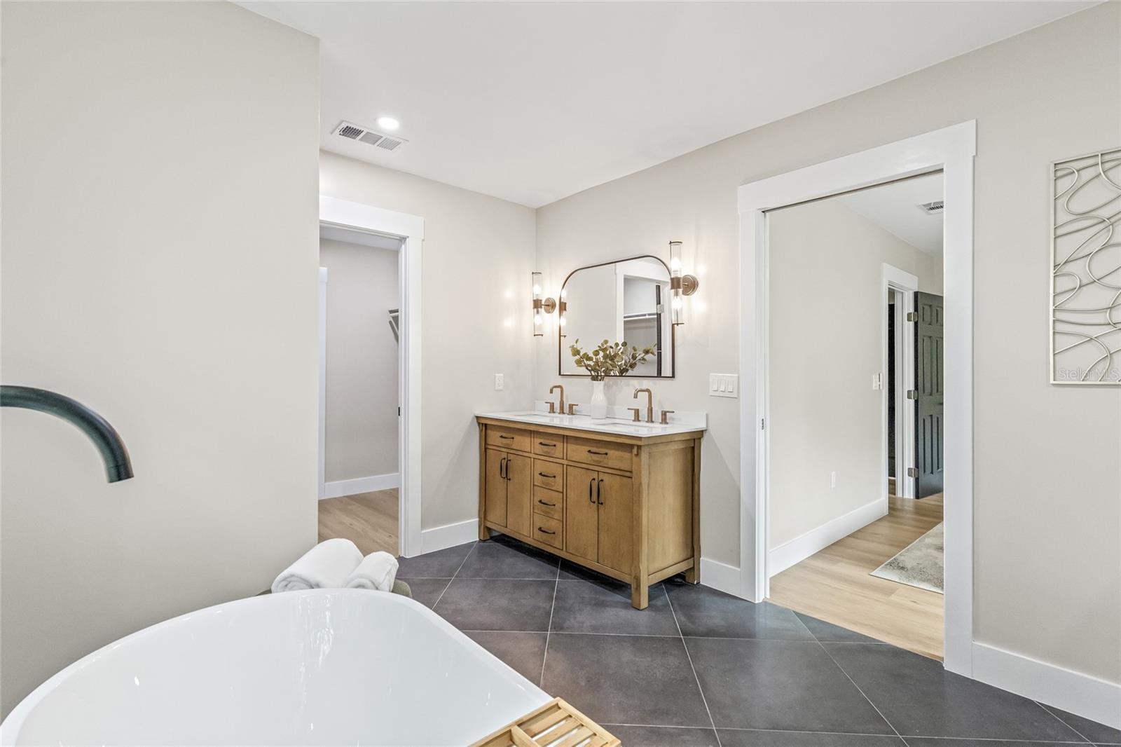 Image 18 of 31 For 731 38th Avenue N