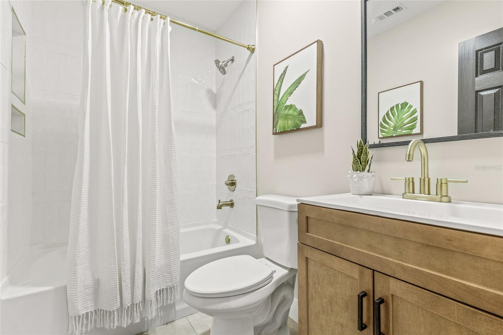 Image 21 of 31 For 731 38th Avenue N