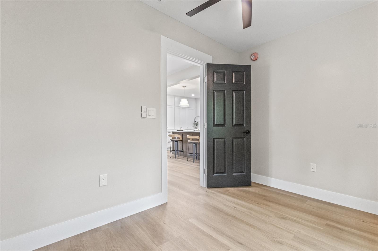 Image 23 of 31 For 731 38th Avenue N