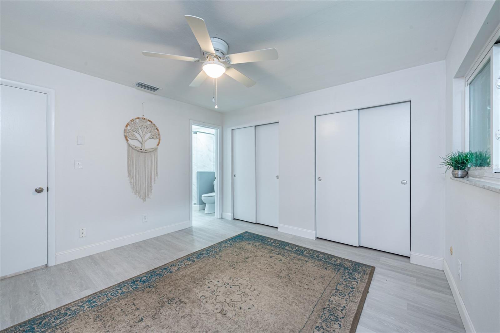 Image 17 of 32 For 5625 Atlantic Avenue N