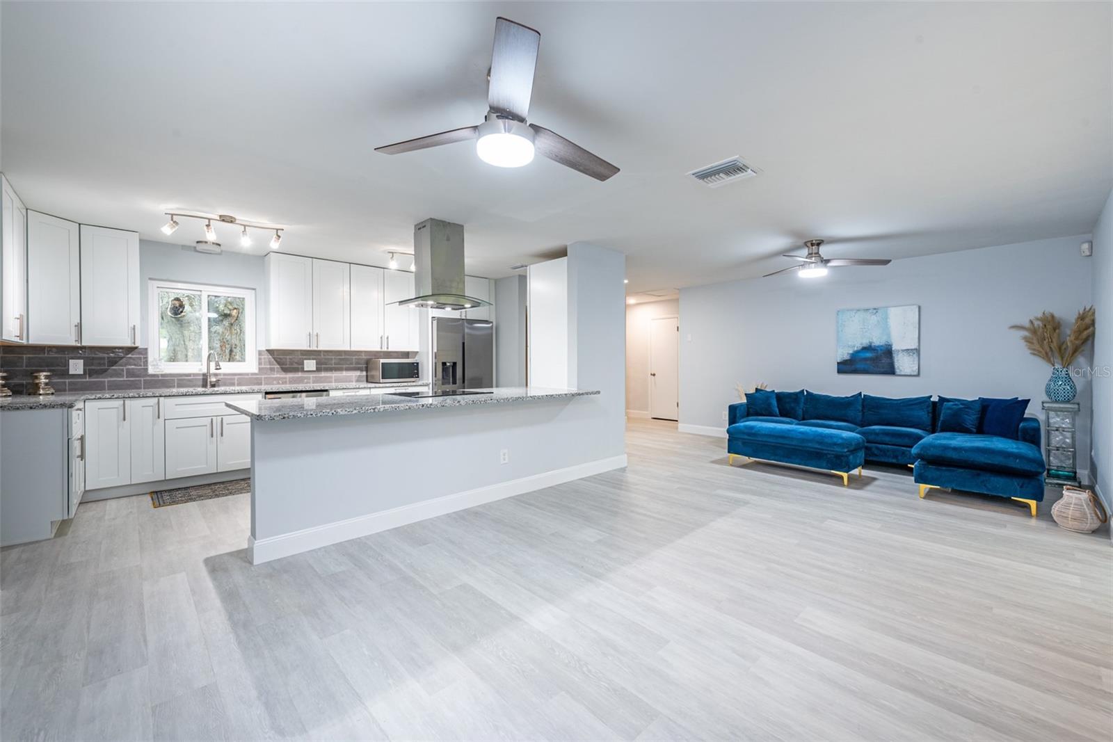 Image 6 of 32 For 5625 Atlantic Avenue N
