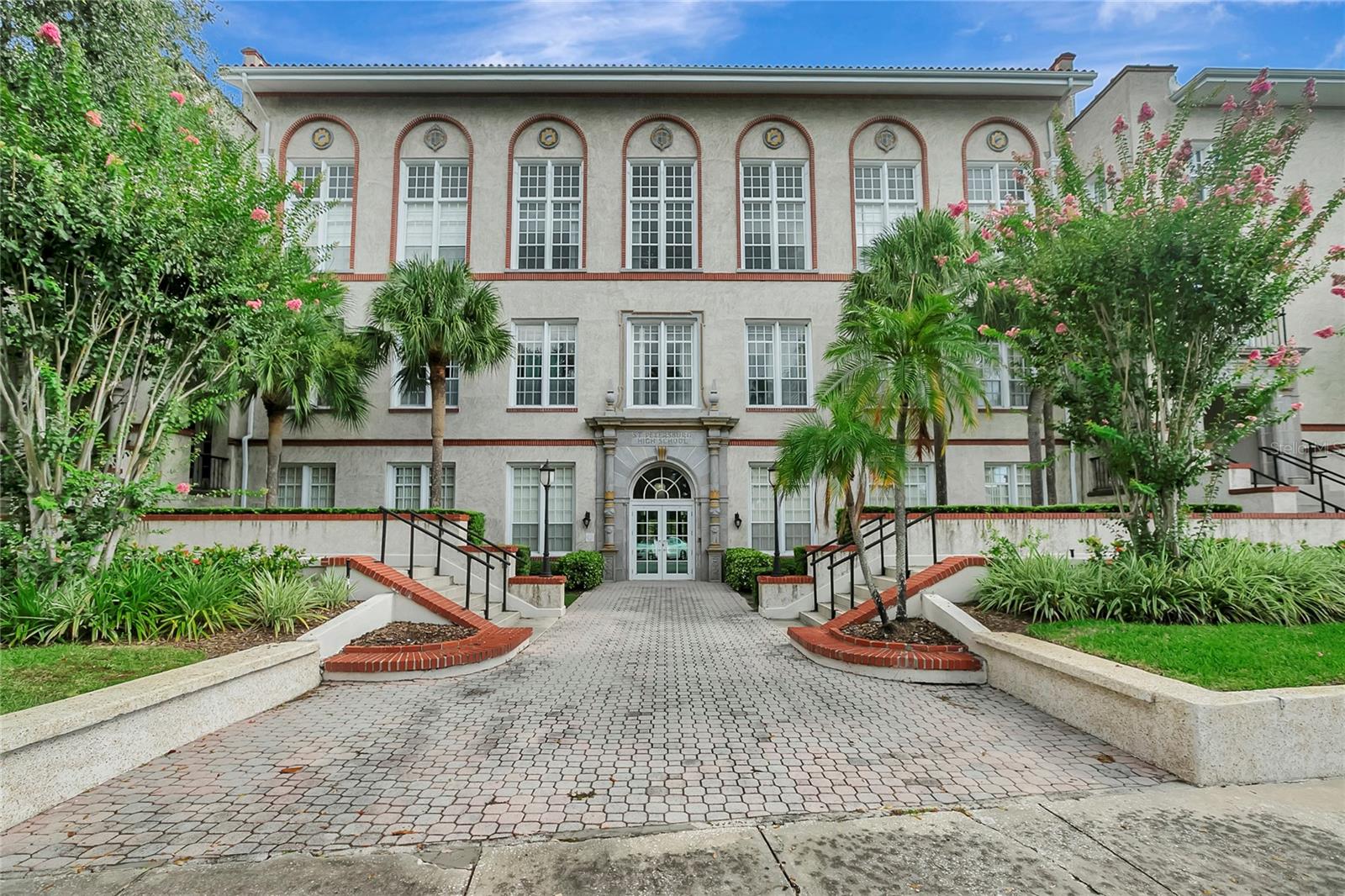 Details for 701 Mirror Lake Drive N 120, ST PETERSBURG, FL 33701