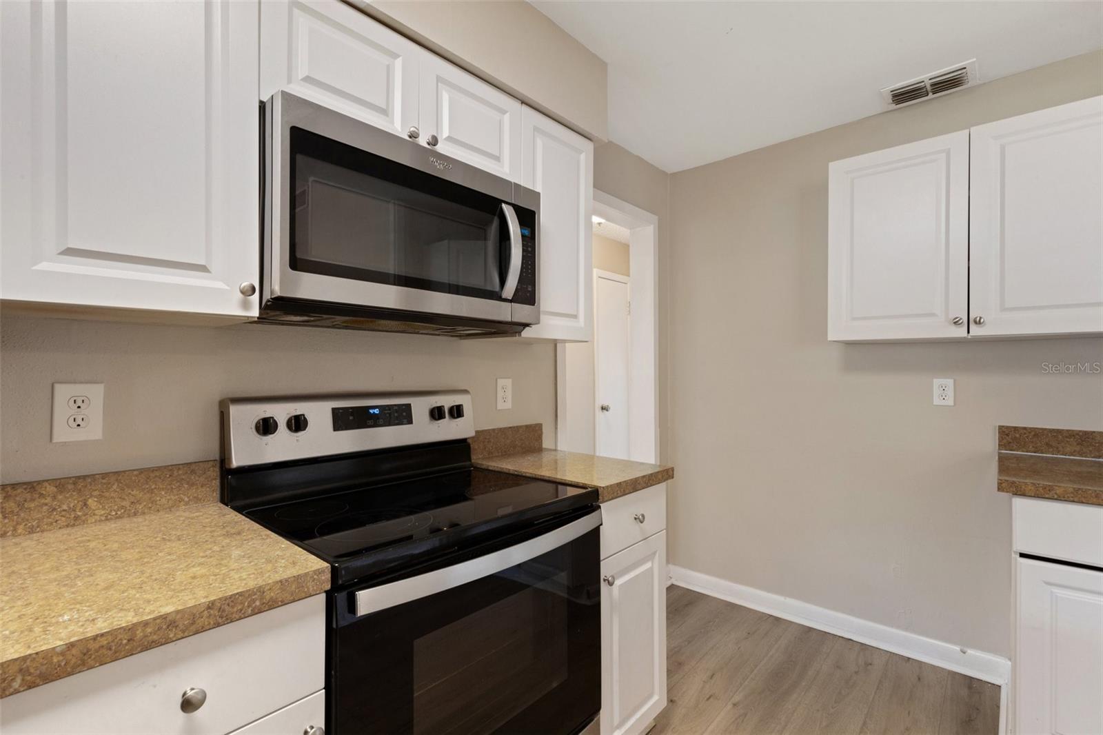 Image 7 of 54 For 3518 Dovetail Lane N