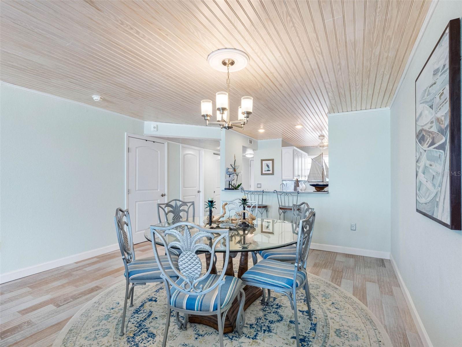Image 13 of 74 For 18304 Gulf Boulevard 308