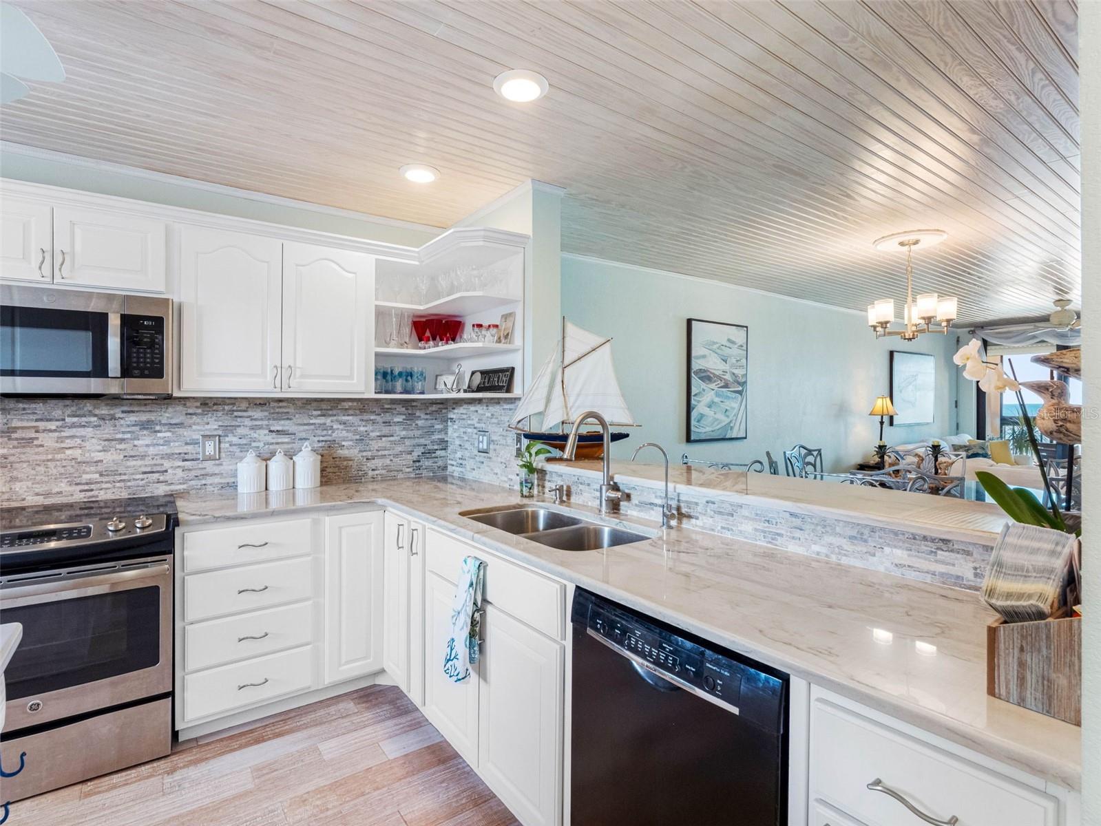 Image 16 of 74 For 18304 Gulf Boulevard 308