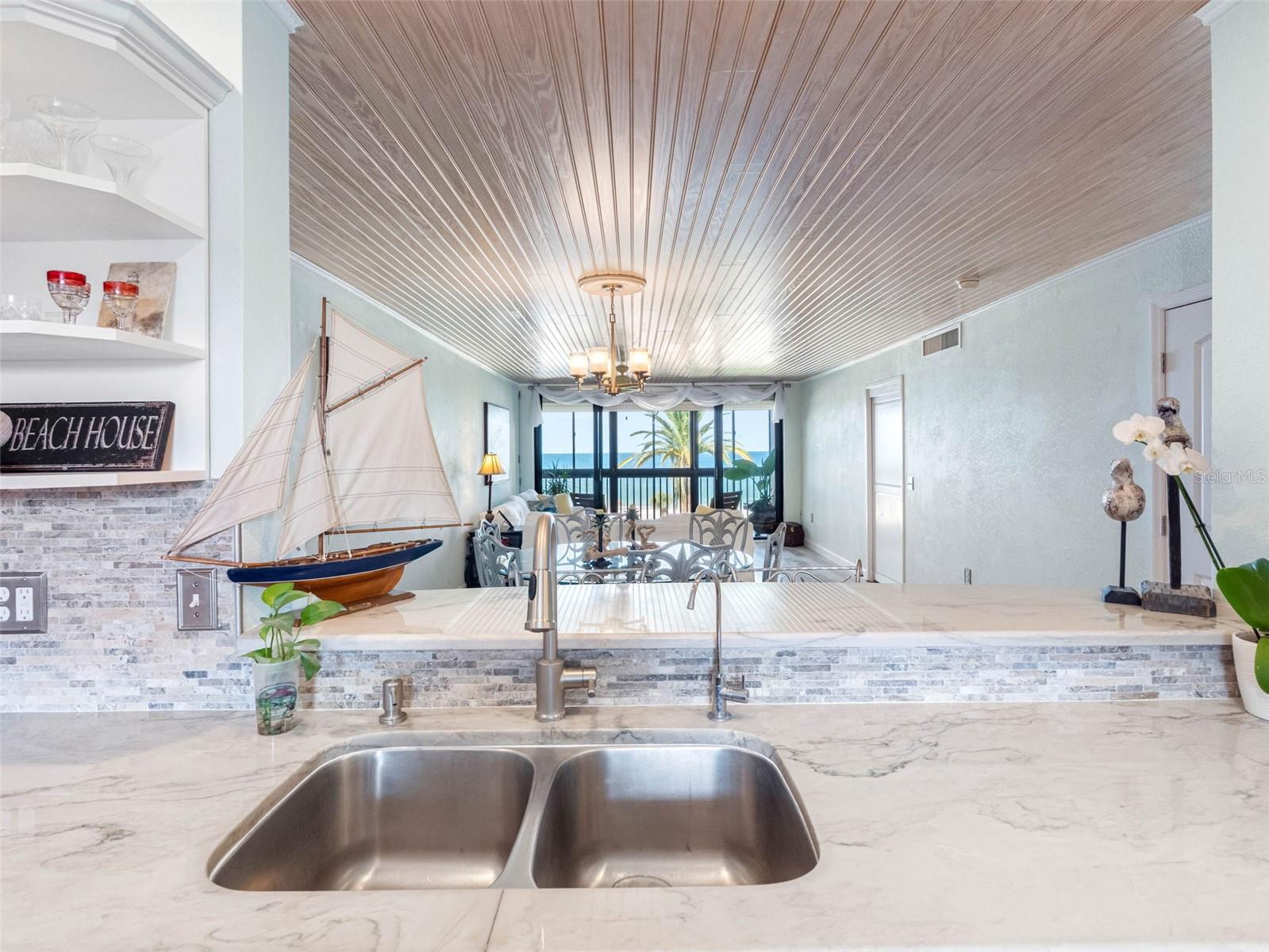 Image 17 of 74 For 18304 Gulf Boulevard 308