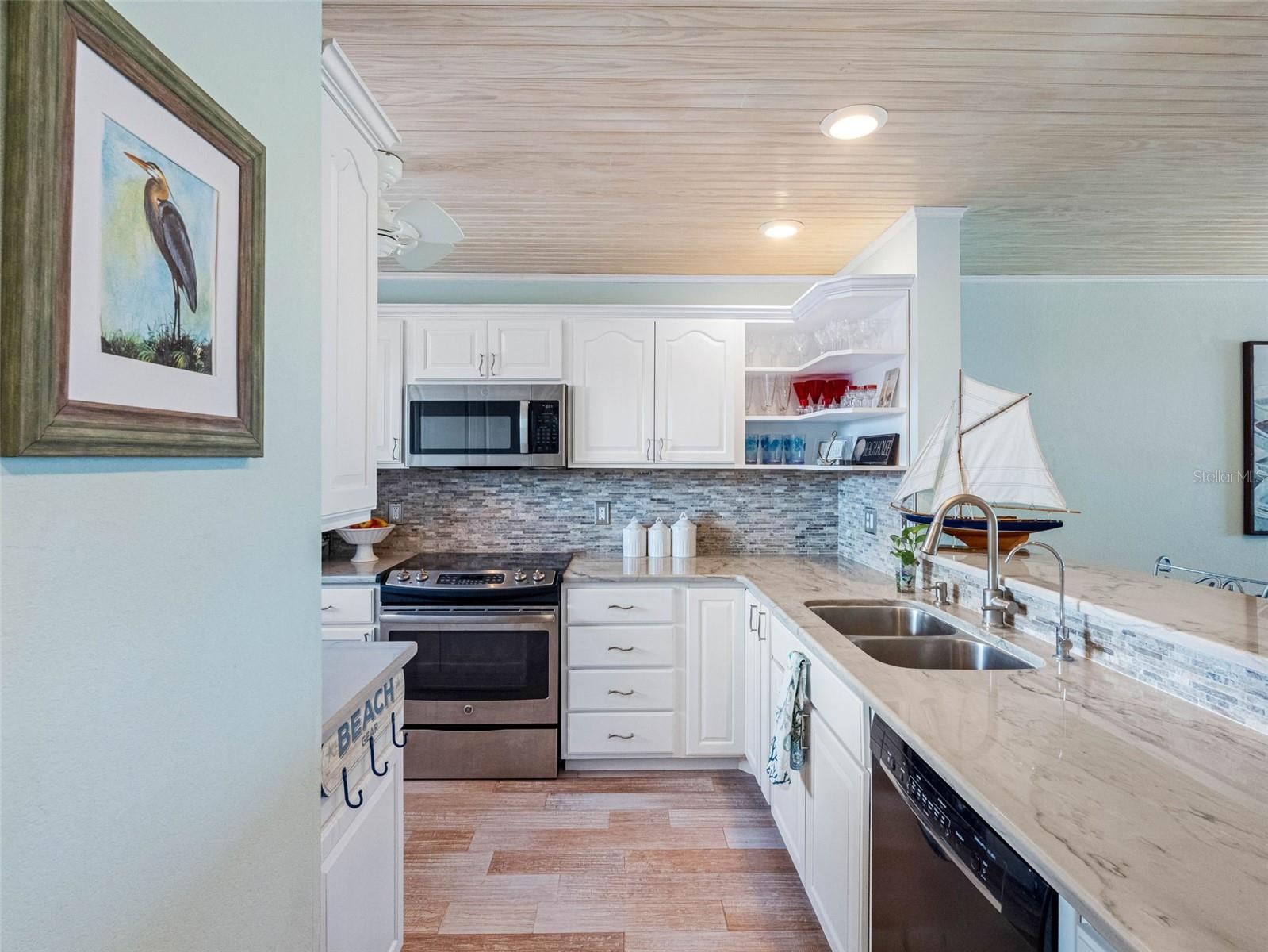Image 18 of 74 For 18304 Gulf Boulevard 308