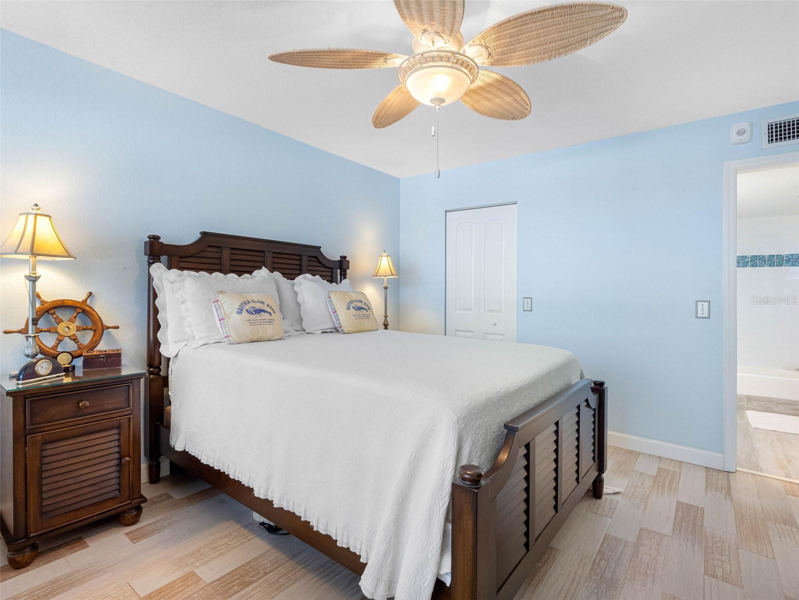 Image 34 of 74 For 18304 Gulf Boulevard 308