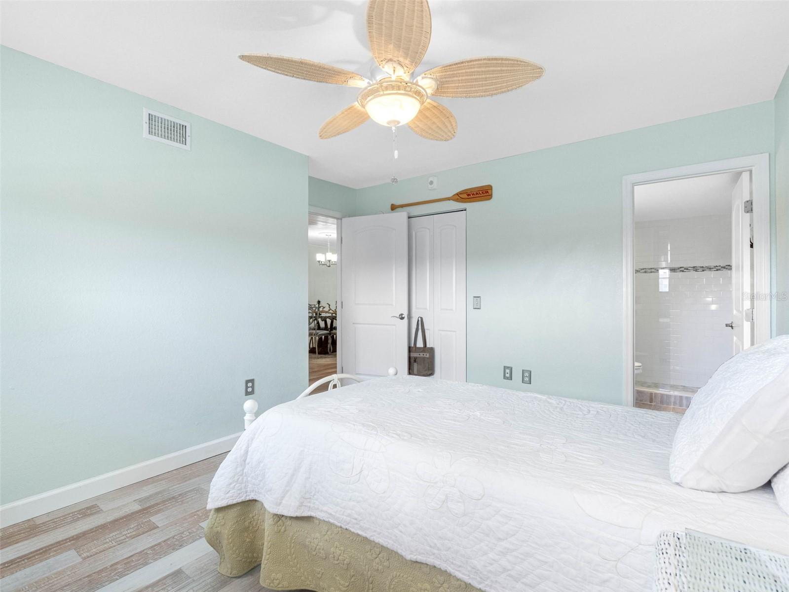 Image 40 of 74 For 18304 Gulf Boulevard 308