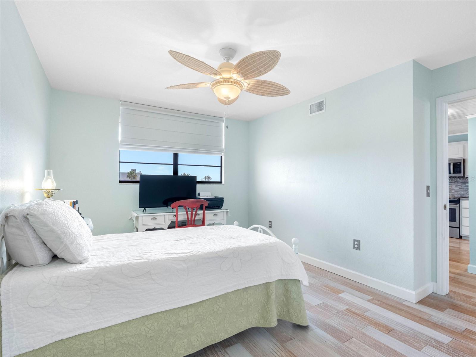 Image 41 of 74 For 18304 Gulf Boulevard 308