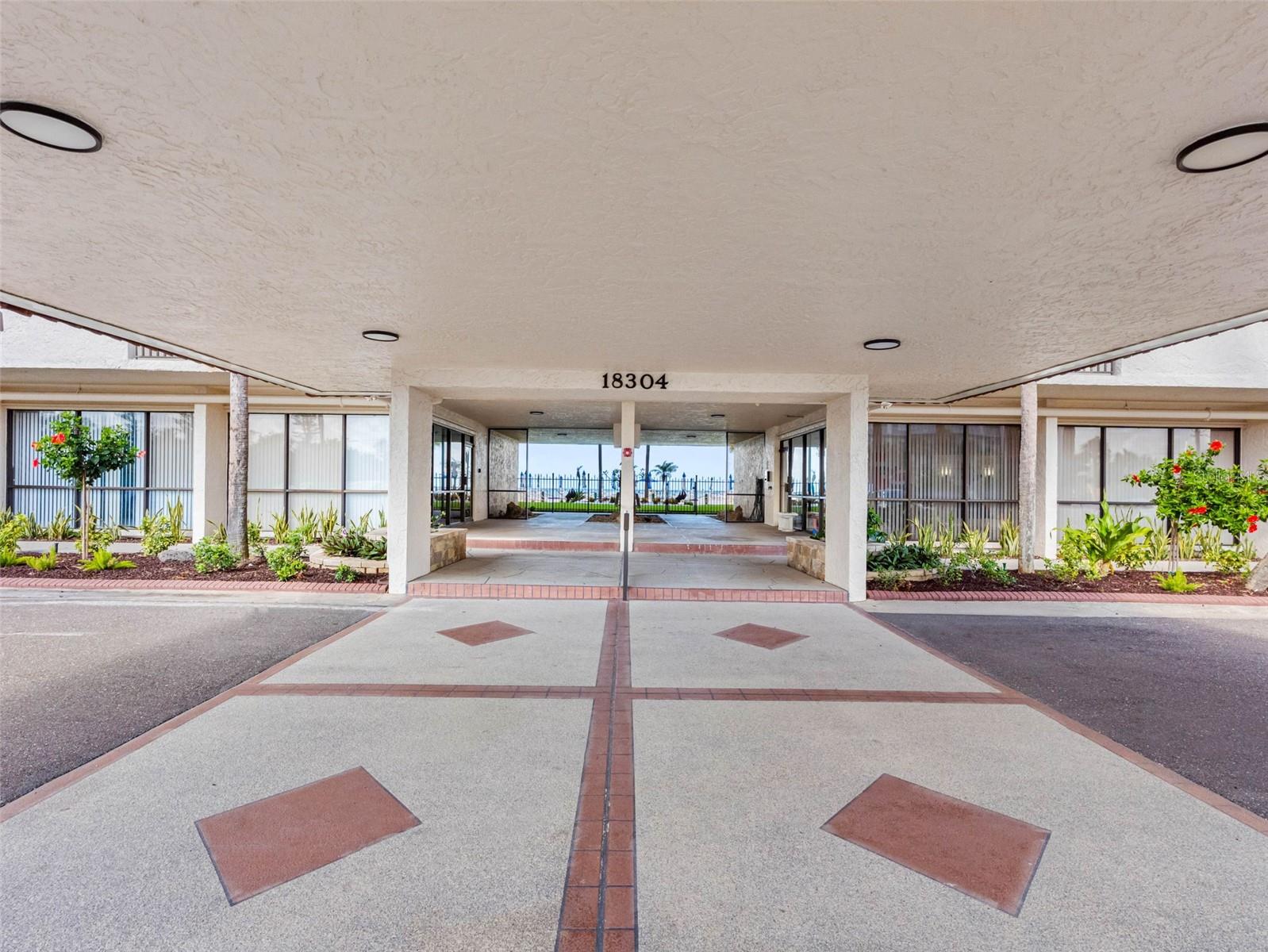 Image 54 of 74 For 18304 Gulf Boulevard 308