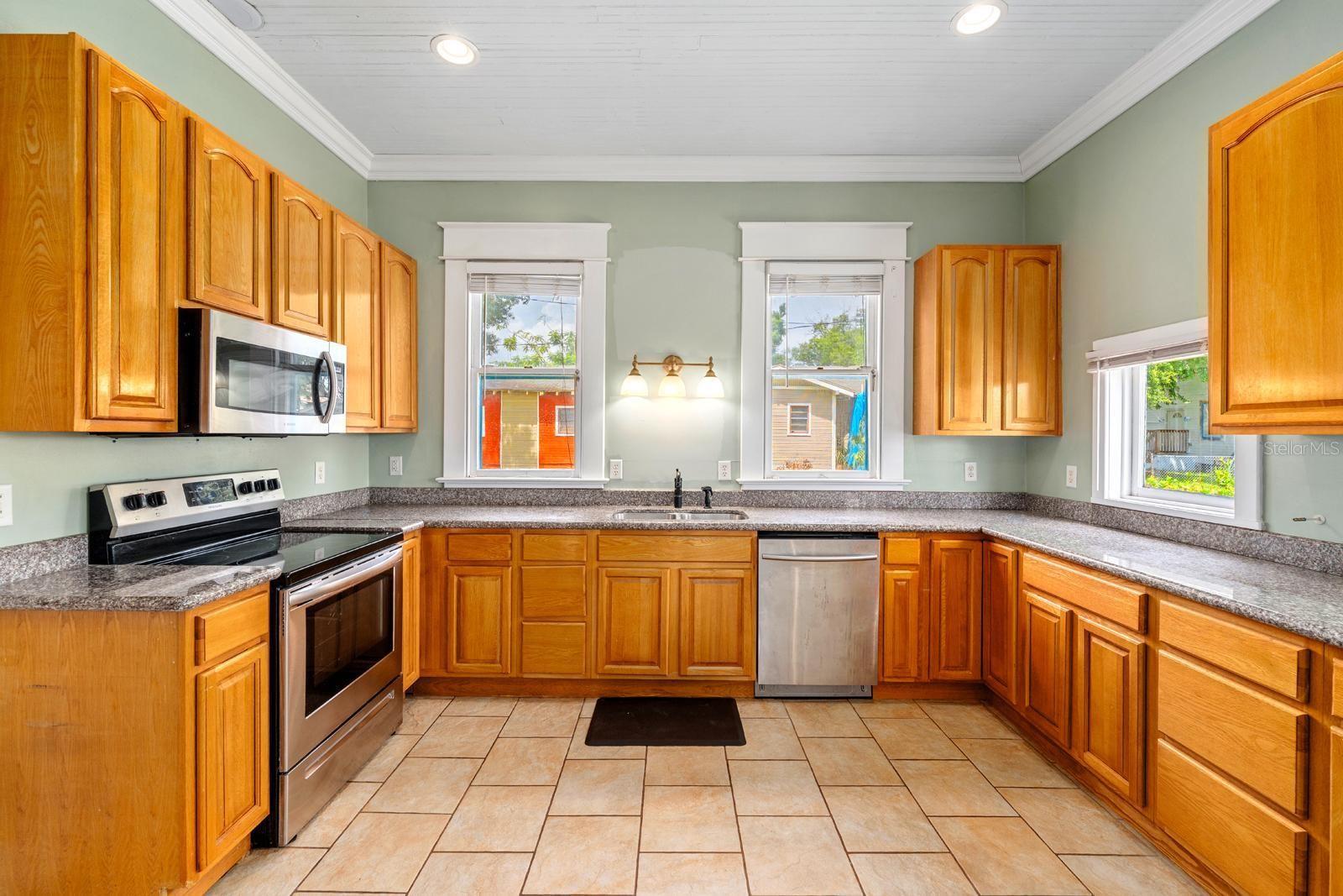 Image 10 of 21 For 2402 10th Avenue