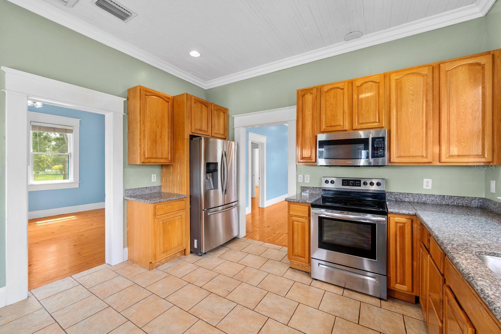 Image 11 of 21 For 2402 10th Avenue