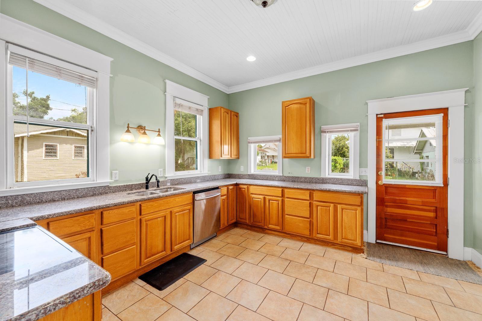 Image 12 of 21 For 2402 10th Avenue