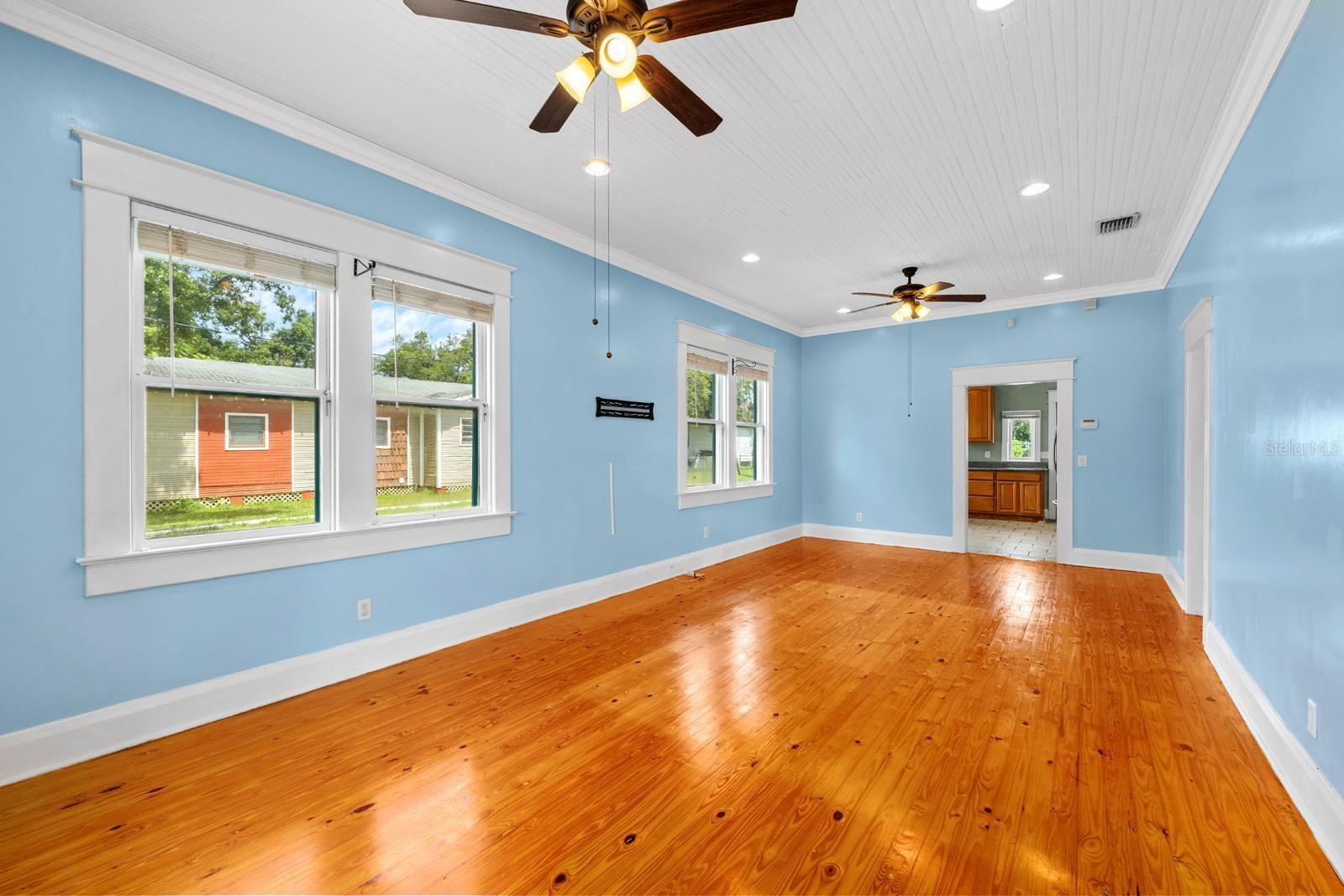 Image 4 of 21 For 2402 10th Avenue